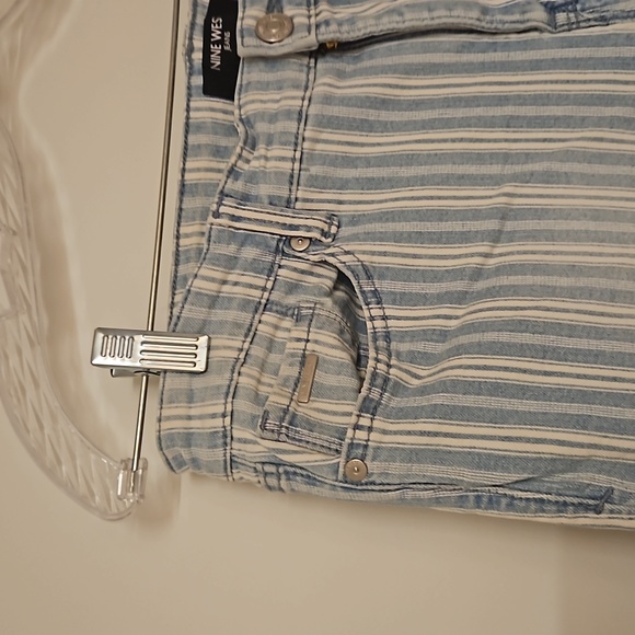 Nine West 'Chrystie Capri' size 10 striped light wash blue EUC - Picture 8 of 9